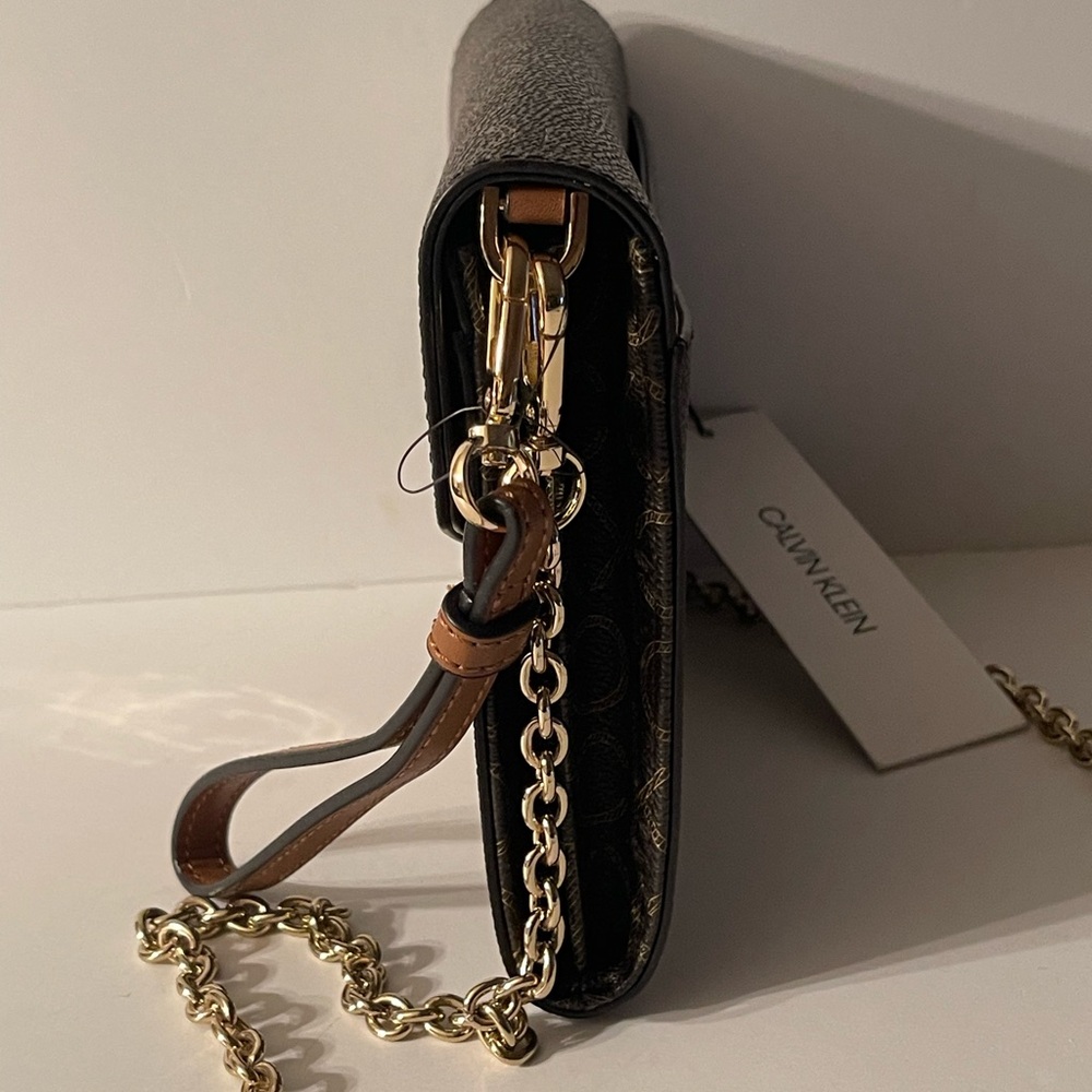 Calvin Klein Soft Lock Convertible Crossbody/Shoulder Bag/Wristlet - Picture 3 of 7